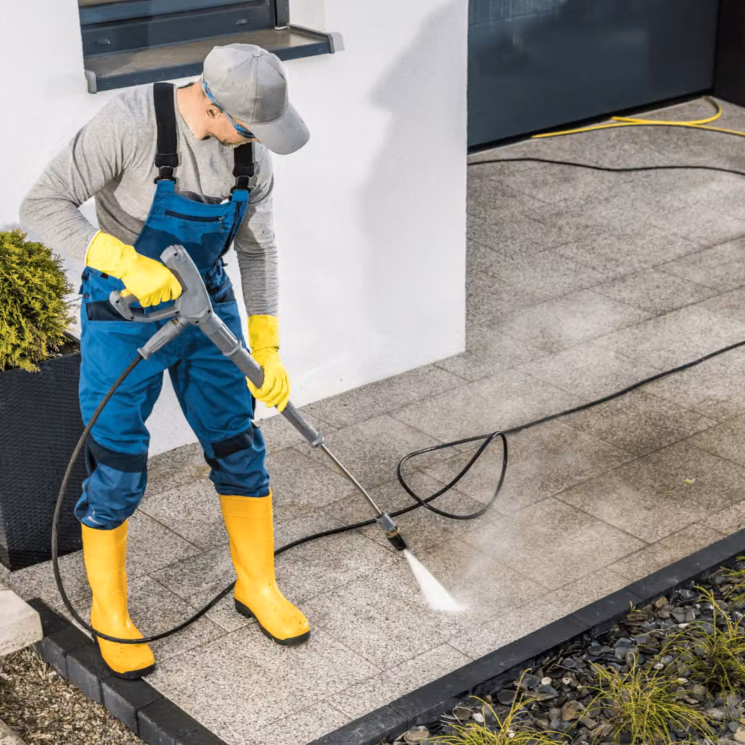 Reinigung von Terrassenplatten mit einem Hochdruckreiniger